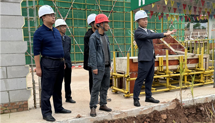 向誠、石鎮(zhèn)槐暗訪工程項目建設和企業(yè)運營管理工作